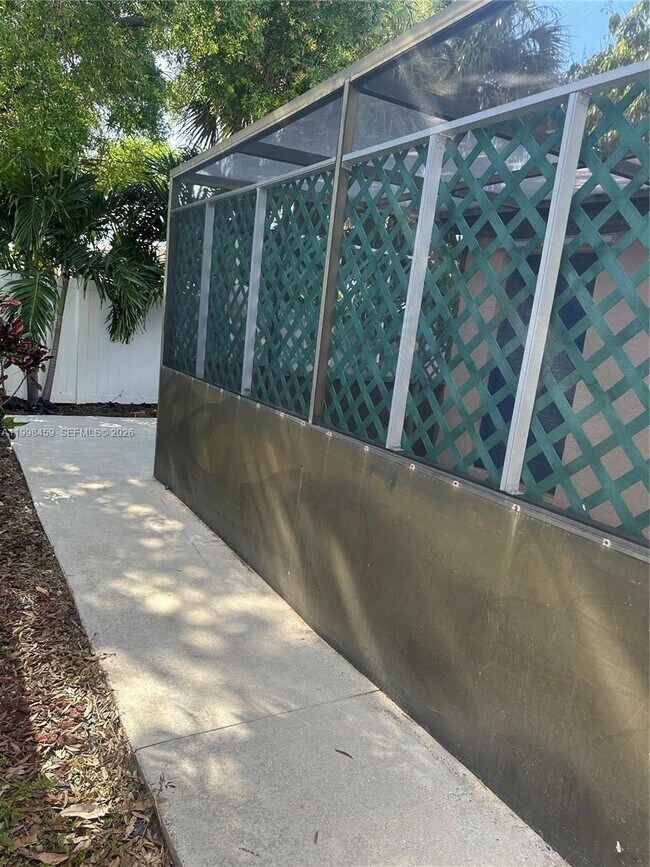 Building Photo - 1139 Freshwater Lakes Dr