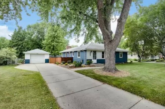 Building Photo - Beautiful 4BR 2BA Rambler in Roseville