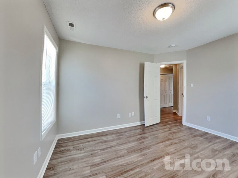 Building Photo - 5169 Parkerwood Dr