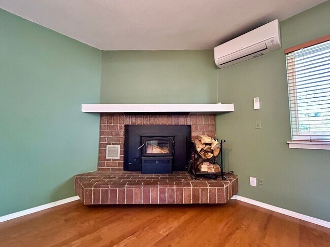 Building Photo - Beautiful & Bright Corner Condo in North Boulder
