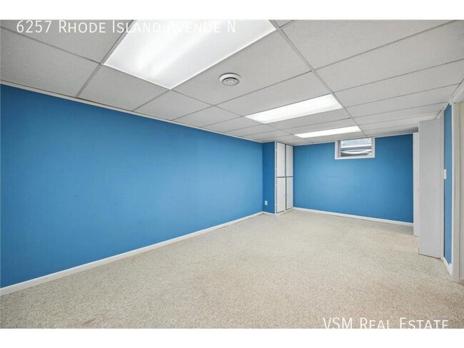 Building Photo - 50% Off February Rent! 4 Bed - 2 Bath Broo...