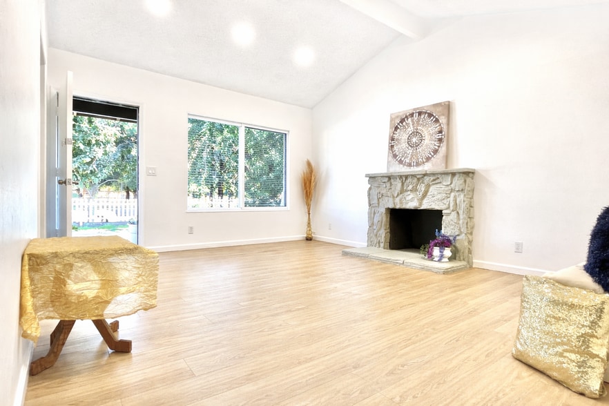 Building Photo - 2365 Fallingtree Dr