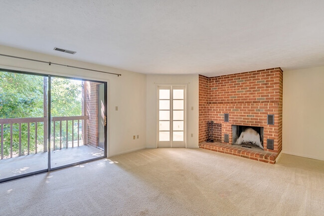 Building Photo - 134 Turtle Creek Rd #6