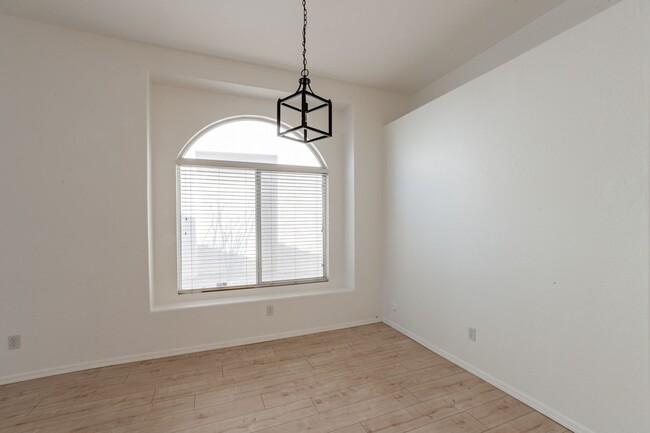 Building Photo - Beautiful 2 bedroom & 2 bath home in Desert Foothills Villas