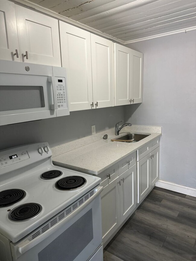 Building Photo - 1016 Douglass Ave