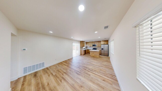 Building Photo - Newly Renovated 6 bed house on 63rd! (Leas...