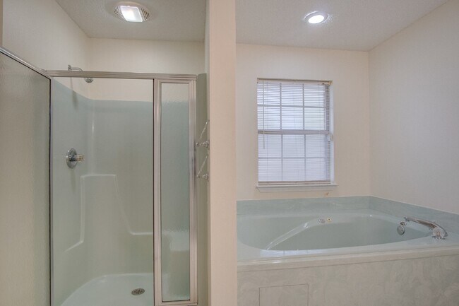 Building Photo - Updated 4BR/3BA Brick Home Near NAS Pensacola with Office & Screened Porch