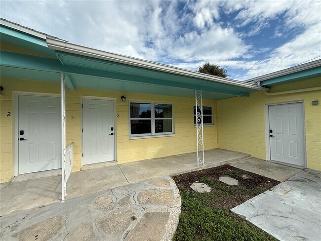 Building Photo - 7057 Sunset Dr S