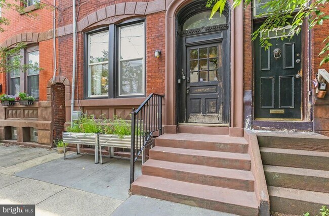 Building Photo - 2106 E York St