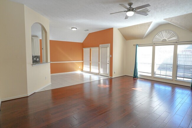 Building Photo - 6006 Country Ridge Dr