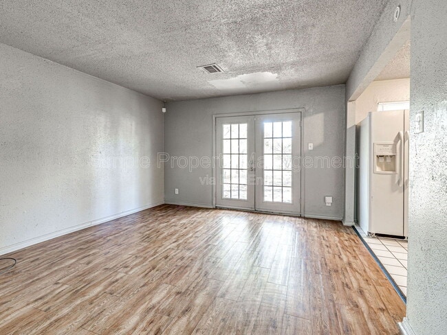 Building Photo - 601 N Wisconsin Ave