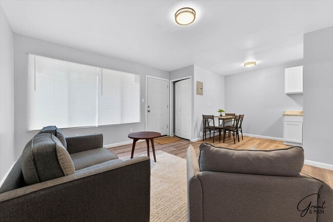 Building Photo - $850 - Spacious 1 bedroom Apartments