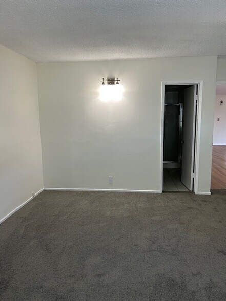 Building Photo - 53 Suffolk Ave