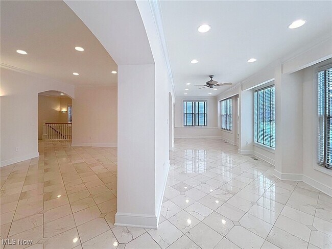 Building Photo - 2033 Fairview Ave