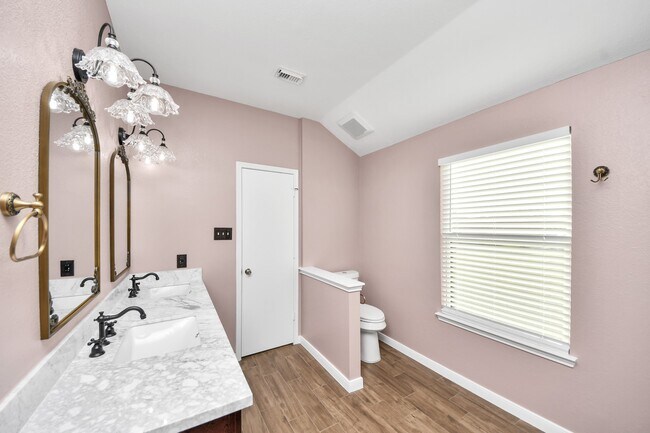 Building Photo - 16319 Autumn Leigh Dr