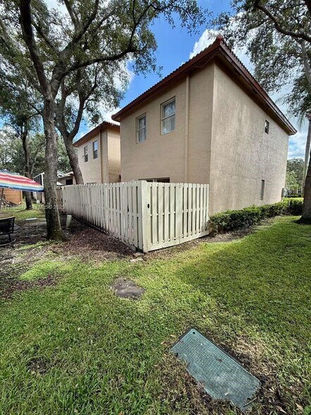 Building Photo - 16111 Emerald Cove Rd