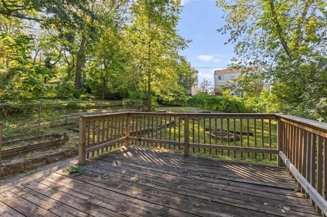 Building Photo - 3 bed 1 bath by ku med