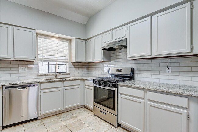 Building Photo - 21623 Park Valley Dr