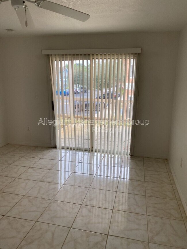 Building Photo - 8722 Rain Forest Pl