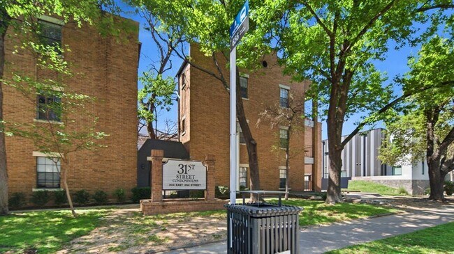 Building Photo - 203 E 31st St
