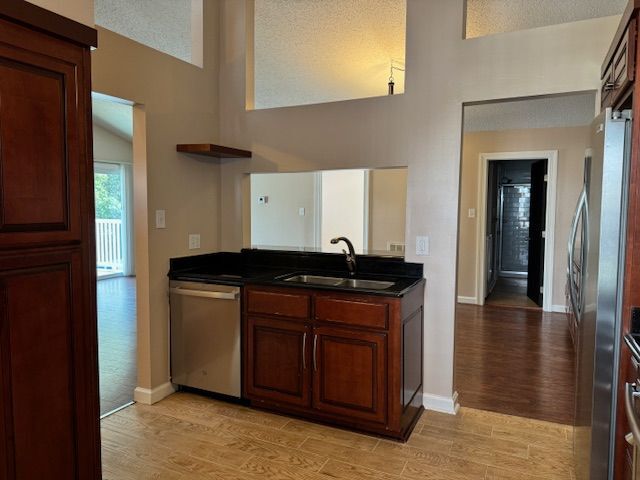 Building Photo - 2123 Retreat Ct