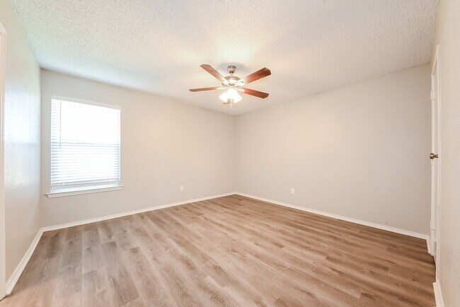 Building Photo - 1101 Twin Cedar Ct