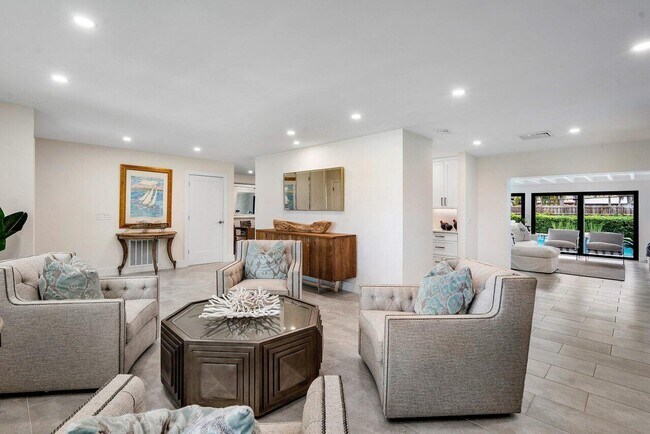 Building Photo - 2021 NW 3rd Ave