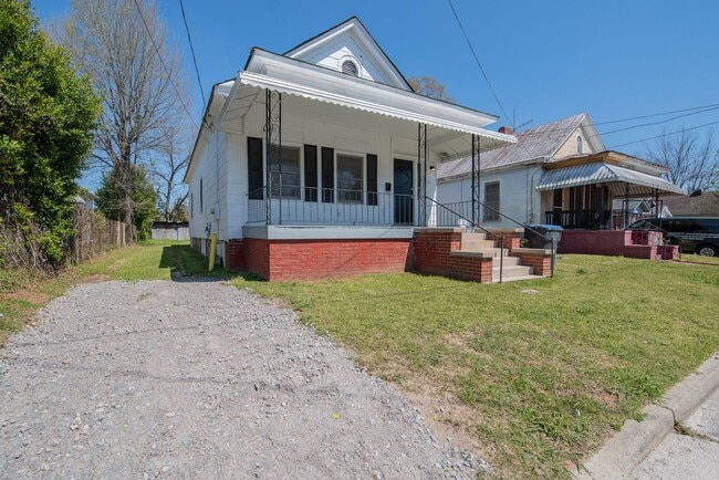 Building Photo - Updated 2 BD/ 2 BA home in Harrisburg avai...