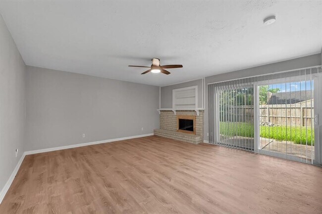 Building Photo - 2239 Fairgreen Dr