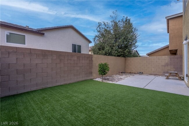Building Photo - 985 Noah Valley St