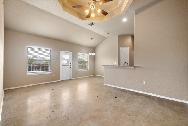 Building Photo - 3 BEDROOM DUPLEX LOCATED IN NEW BRAUNFELS, TEXAS!