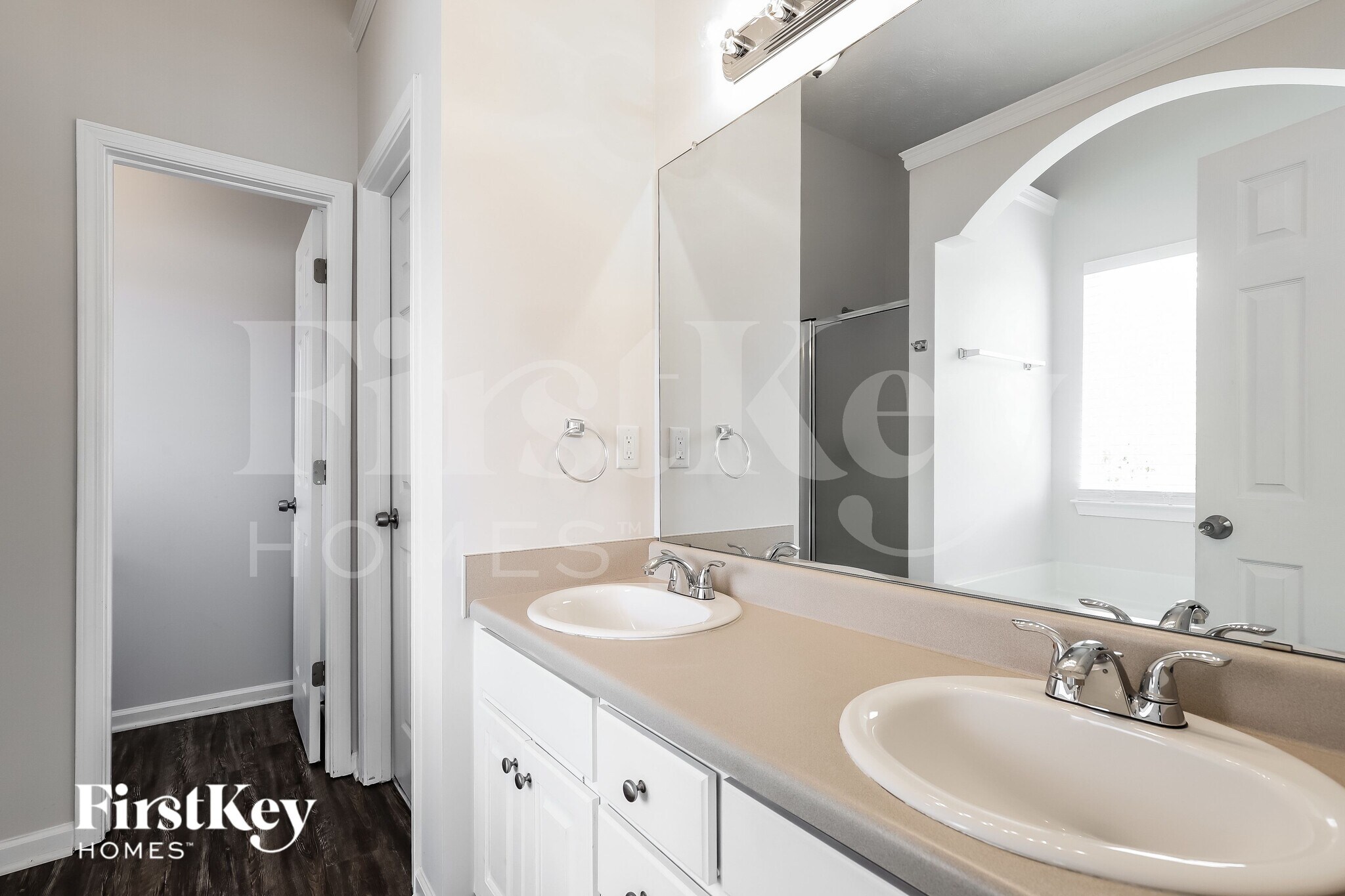 Building Photo - 807 Lazy Ln