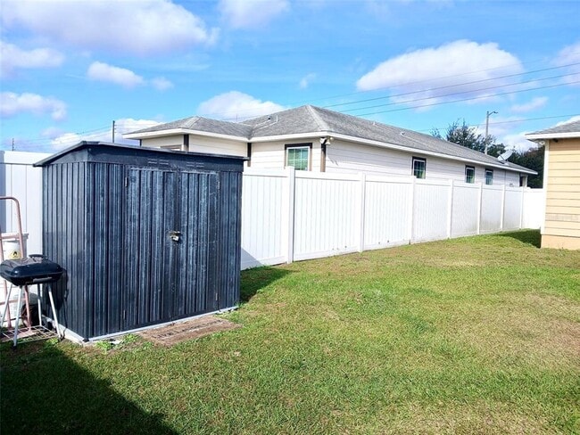 Building Photo - 4634 College Dr