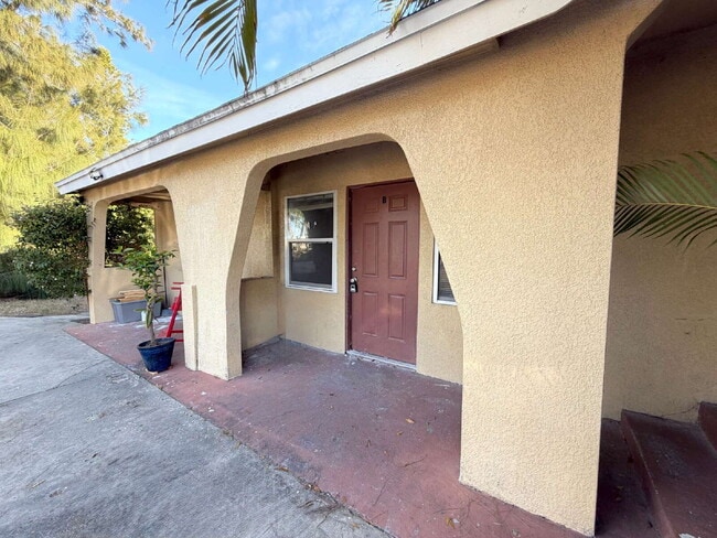 Building Photo - 6651 River Rd