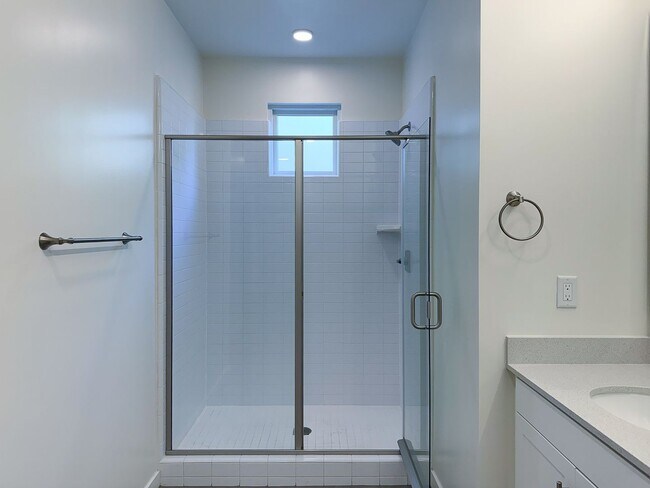 Building Photo - 1568 E Thompson Blvd