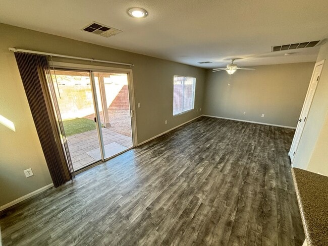 Building Photo - Beautiful 4Bed/2.5 Bath/2Car 2 Story Home nestled in this beautiful Southwest Community near Rhod...