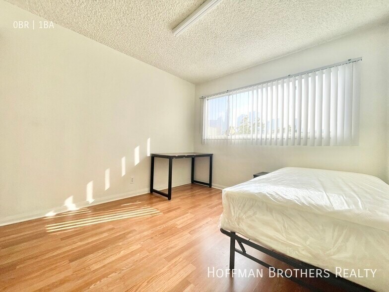 Building Photo - 933 Grattan St