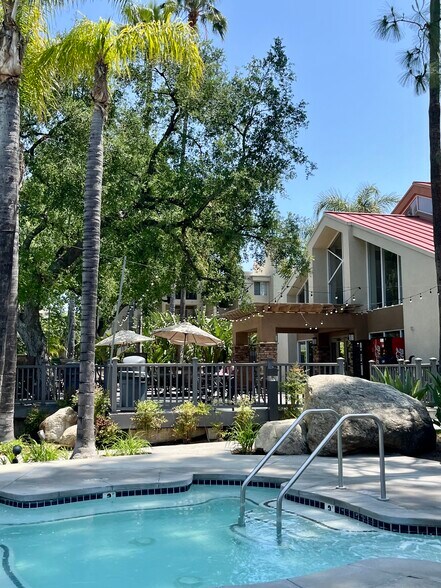 Bubbly spa for your enjoyment! - 21400 Burbank Blvd