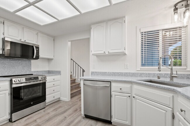 Building Photo - 34 Altamont Dr