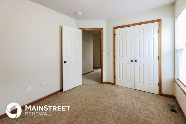 Building Photo - 424 NE Wolf Creek Dr