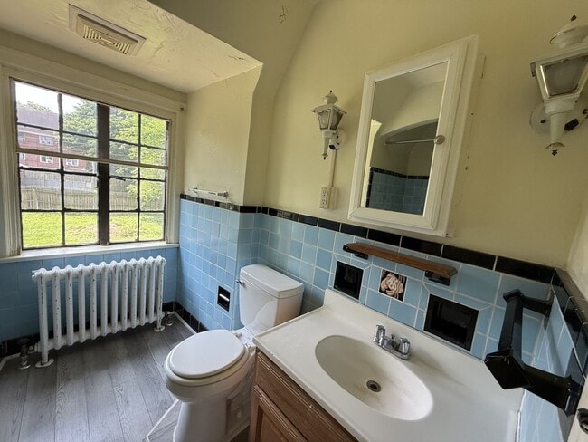 Building Photo - 3-bedroom, 2-bath student house