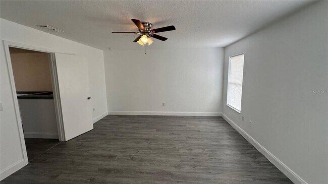 Building Photo - 2437 Hassonite St
