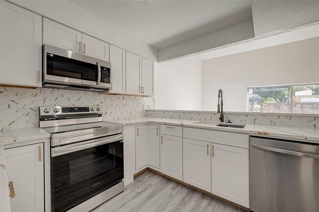 Primary Photo - 12632 Newbrook Dr