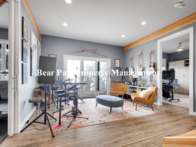 Building Photo - "Spacious 5-Bed Retreat with 3.5 Baths on ...