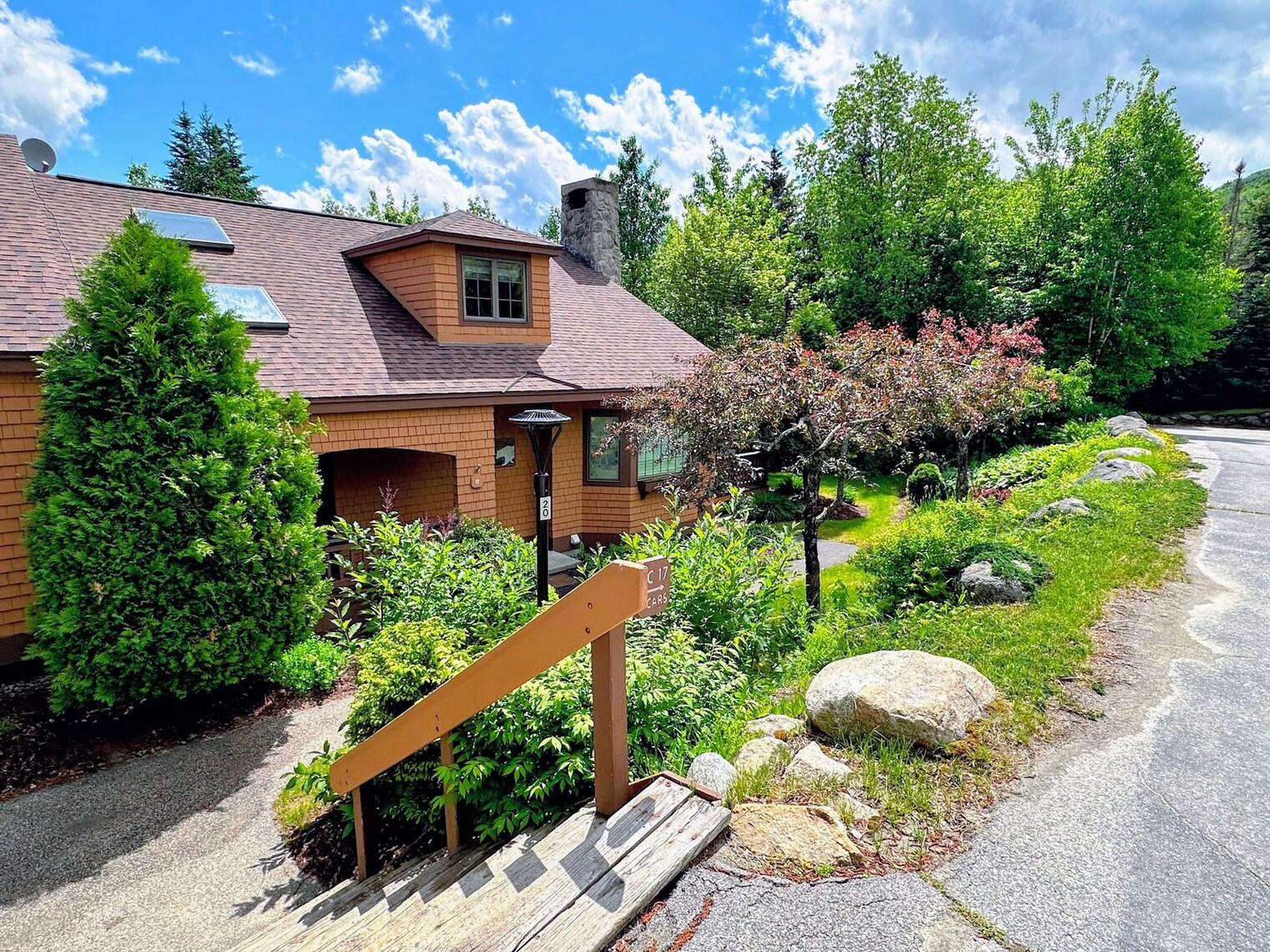 Building Photo - 20 Forest Ln