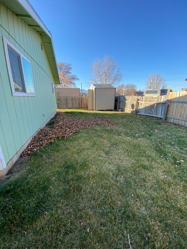 Building Photo - Ash St. Duplex