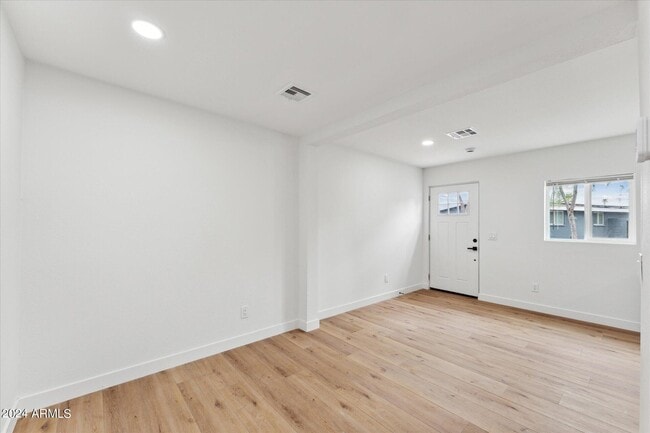 Building Photo - 1548 N Upland Cir
