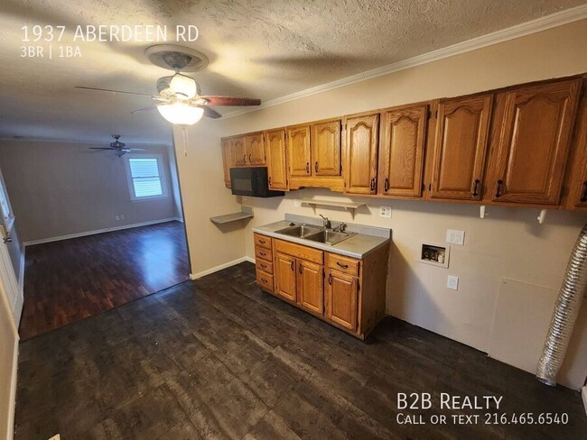 Building Photo - Charming 3-Bedroom Single Family  Property...