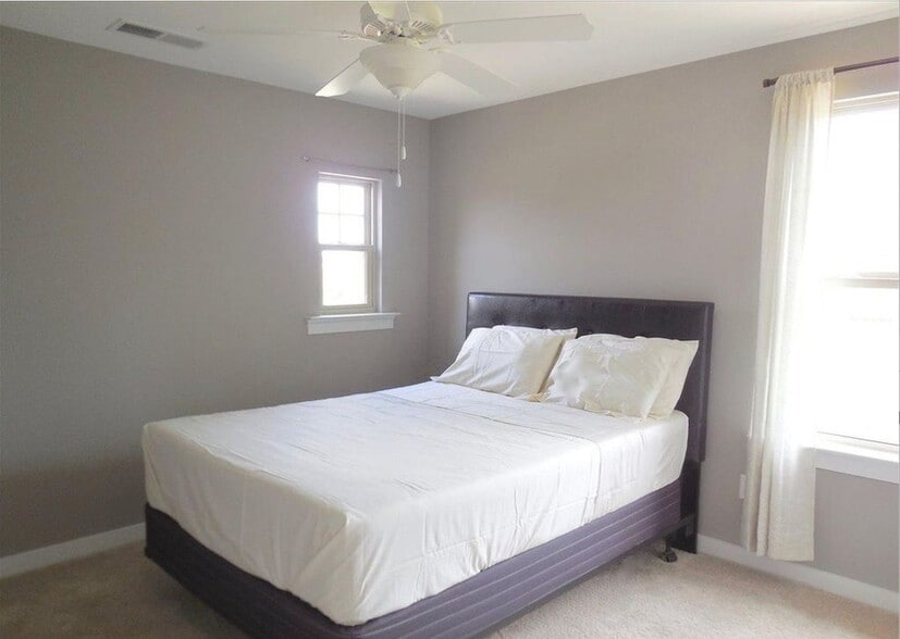 Building Photo - 5211 Park Side Cir