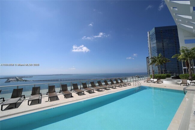 Building Photo - 1300 Brickell Bay Dr